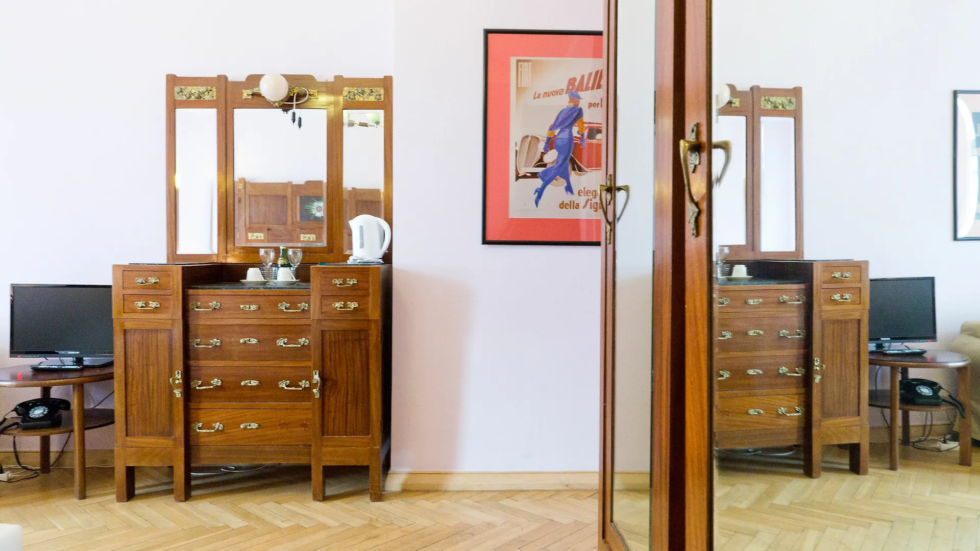4Th Floor Bed And Breakfast Warszawa Polen