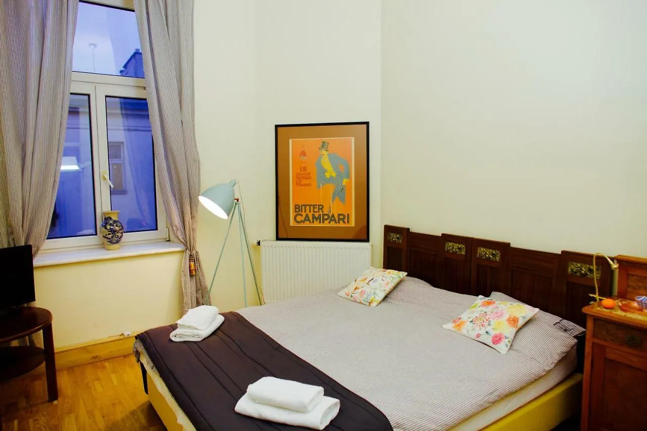 4Th Floor Bed And Breakfast Warszawa 3*,  Polen